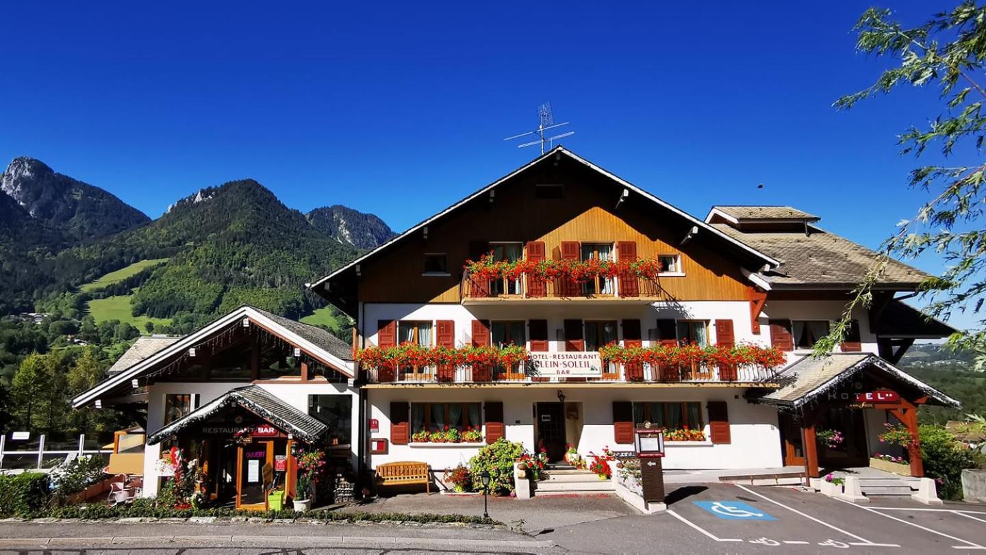 Hotel Plein Soleil Vacheresse Exterior photo